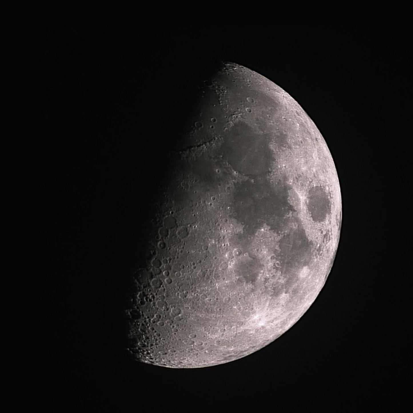 Dwarf 3 Smart Telescope - Book-sized Portable Astrophotography Camera, Capture Astronomy/Wildlife/Panorama, AZ/EQ Mode, Built-in Processing, 4K Auto-Tracking, Ultra-Light 3lb, Ideal for All Ages